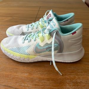 NIKE KYRIE FLYTRAP 5 GS White Blue Chill shoes size US 10 adult